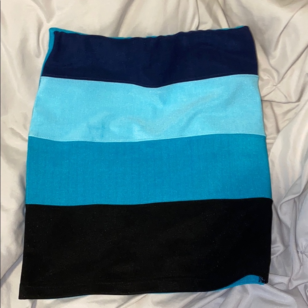 Differ the shades of blue pencil skirt